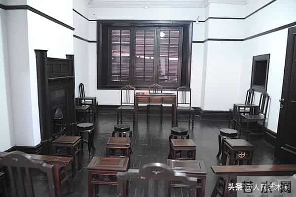 转折1927-它是与遵义会议比肩的重要会议,是中共历史上的一个重要转折点,它的光辉印记藏在沈尧伊的这幅油画里