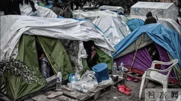 希腊最大难民营被烧