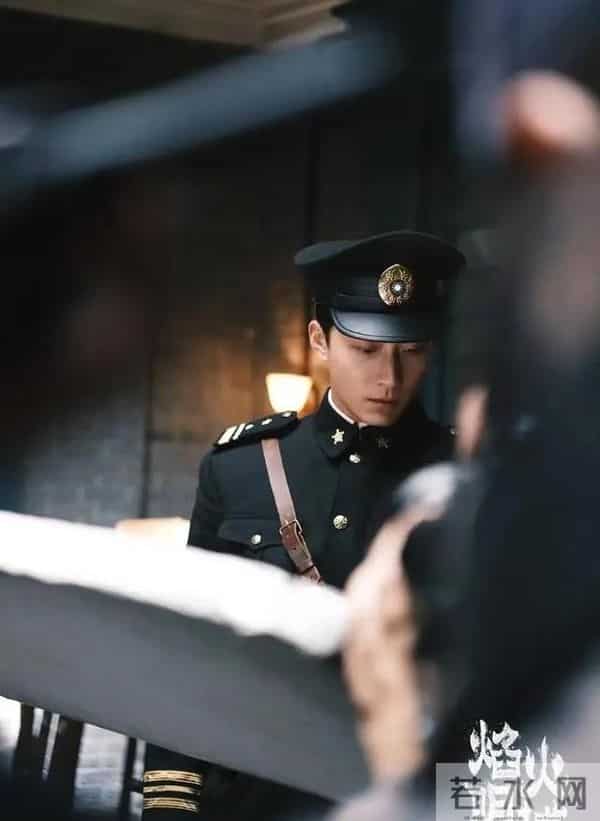 双探演员表-这两部悬疑剧封神!《双探》实景硬核+《焰火明城》熬夜追值了