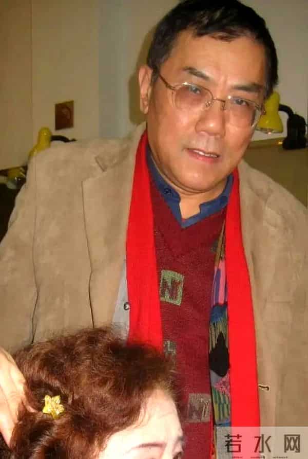 杨飞飞-用掌声送别沪剧女王杨飞飞落葬上海，这场告别仪式看哭了！