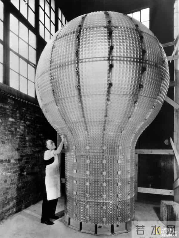 爱迪生的发明-爱迪生发明的是灯泡？还是白炽灯？