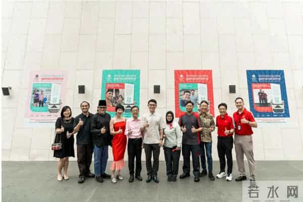 故事墙-地铁站惊现感人故事墙，新加坡作家节联手SMRT又出新玩法