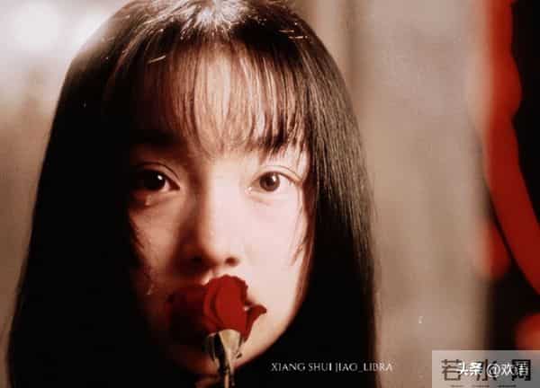 周迅身高多少-陈凯歌曾评价周迅:如果身高再多上10cm,那么整个世界就是她的