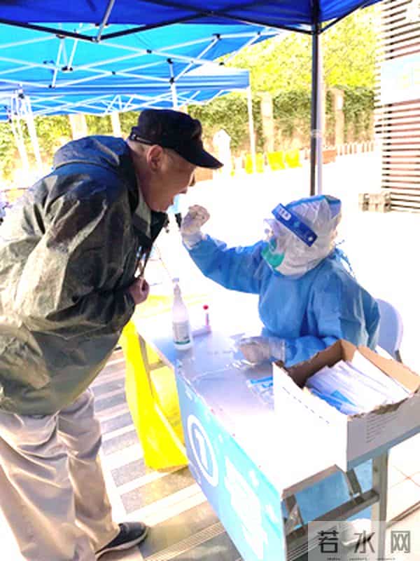 护士为女儿做核酸检测被喊阿姨