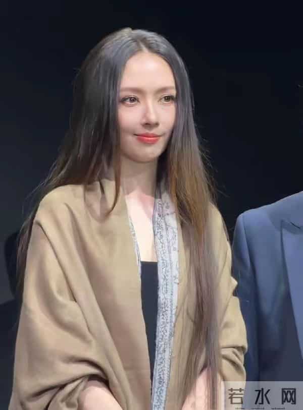 郭碧婷向佐婚纱照