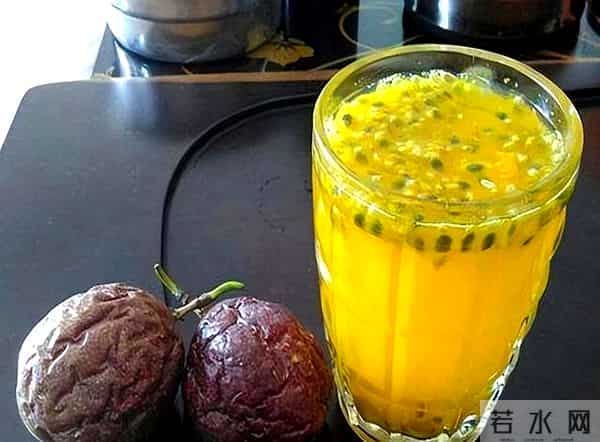 冰箱拿饮料爆炸