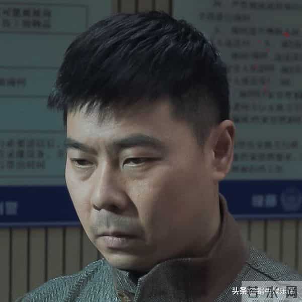 扫黑风暴裴伟-扫黑风暴:裴伟到底是不是黑警?三个细节让人一目了然