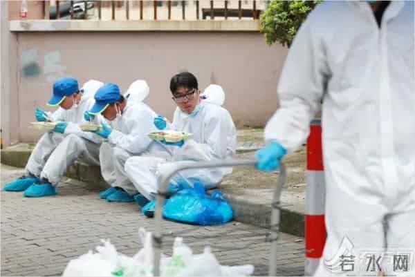 心圆西苑疫情-这波操作太暖心！直击心圆西苑小区封闭管理现场，隔离不隔爱