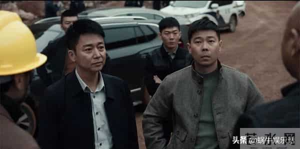 扫黑风暴裴伟-扫黑风暴:裴伟到底是不是黑警?三个细节让人一目了然