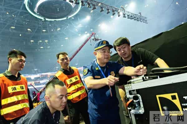 世博演唱会-今年以来世博地区已举办大型演唱会80余场，消防力量为火热观演加上一道“安全锁”