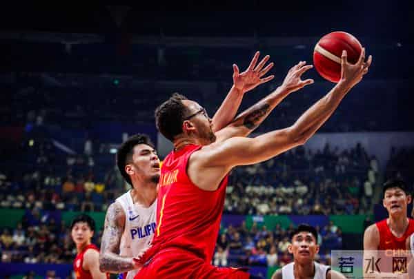 男篮世界杯现场观战的姚明脸色糟糕