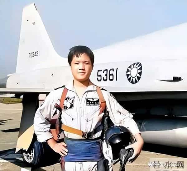 台湾飞机投奔大陆