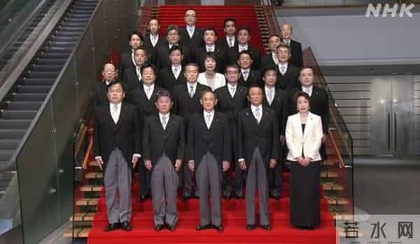 执政一年菅义伟经历了什么