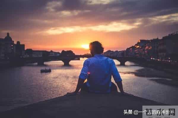 爱情谏言-关于爱情的20条经典语录，文字虽短却侵入心坎