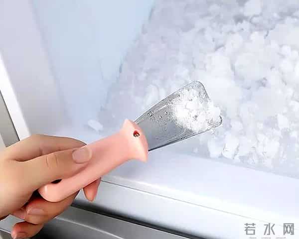 冰箱拿饮料爆炸