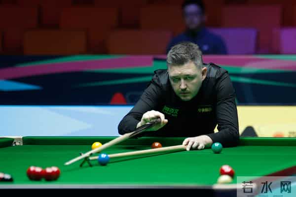 玛丽艾伦马克-不留情面！赵心童4-0战胜马克艾伦，艾伦气到丢毛巾，只拿一分！