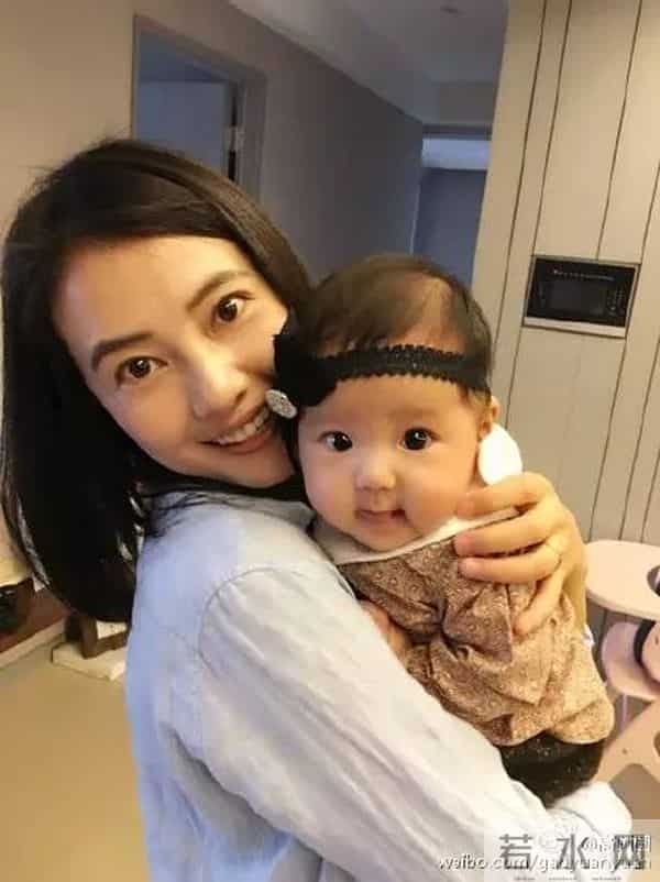 高圆圆看望贾静雯