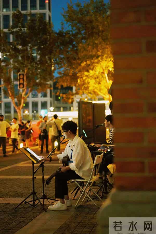 廖敏杰-街头歌手在直播间