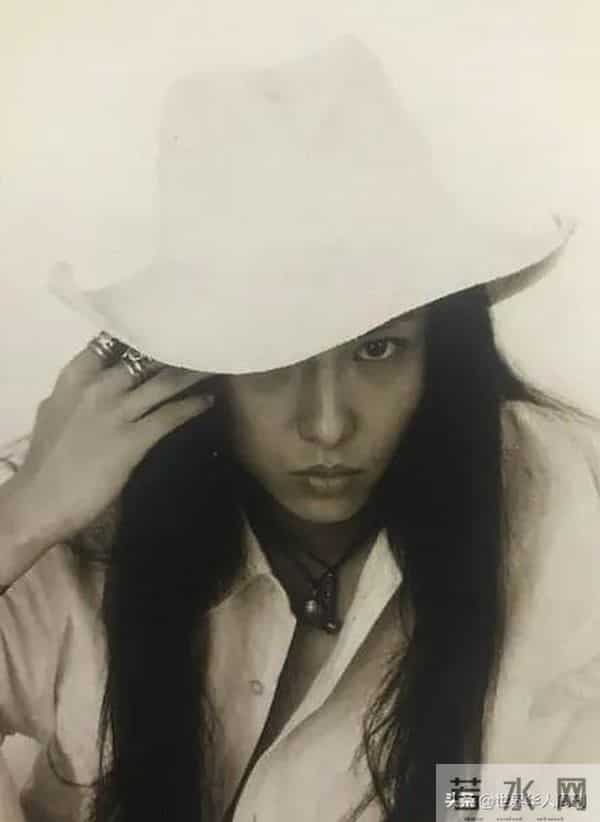 张淇-40岁“哥哥”张淇一夜爆火：他用了25年，终于迎来了自己的春天