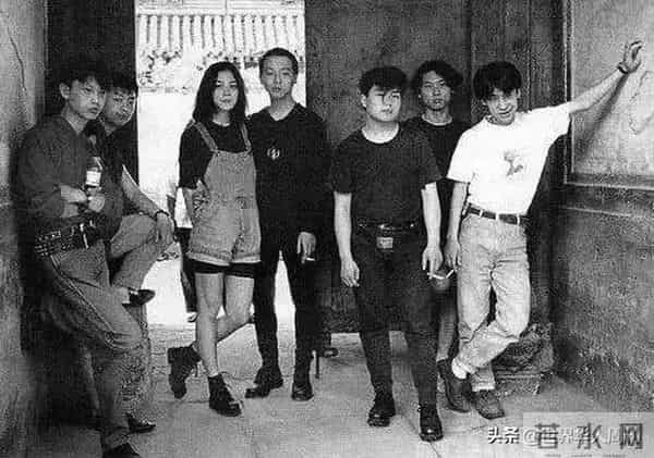 张淇-40岁“哥哥”张淇一夜爆火：他用了25年，终于迎来了自己的春天