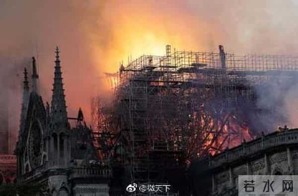 巴黎圣母院着火