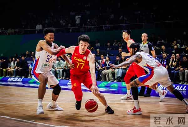 男篮世界杯现场观战的姚明脸色糟糕