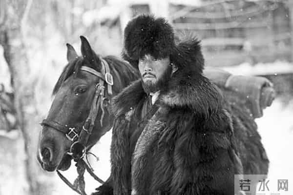 杨子荣简介-智取威虎山的杨子荣,真实的结局如何?因为一张照片,解开了身世