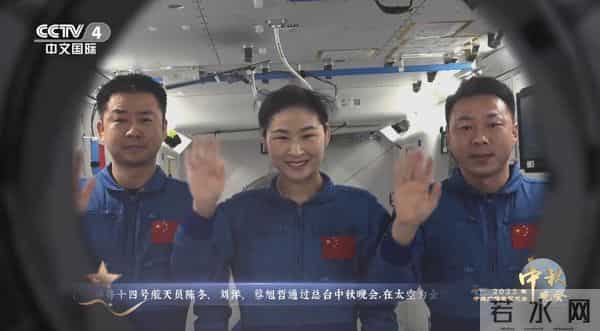 周冬雨王一博用歌声唤醒苏绣