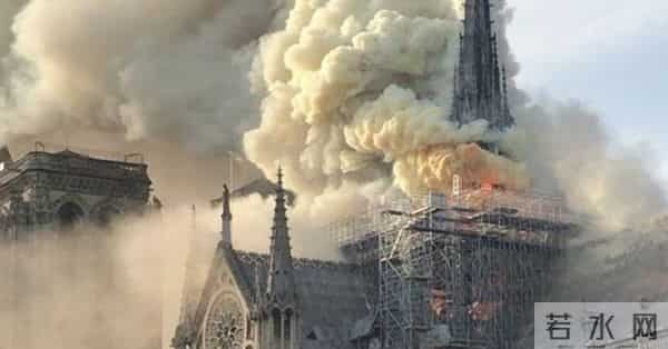 圣母院着火-巴黎圣母院突发大火！塔尖倒塌的那一刻，太心痛了！