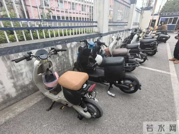 第十一回电影-直接在派出所违法改装?上海街头惊现“流水线”式造假,现场操作让人瞠目