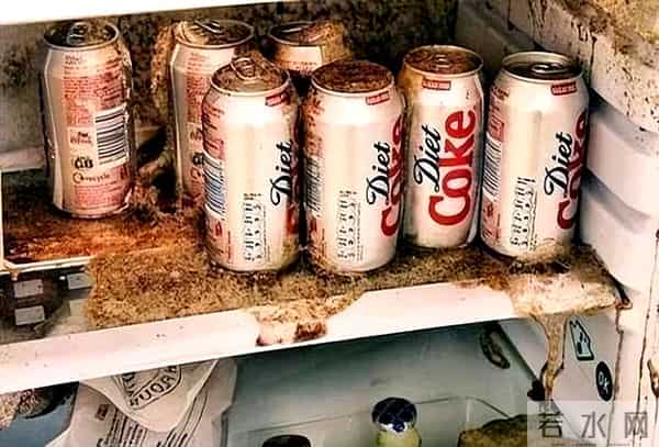 冰箱拿饮料爆炸