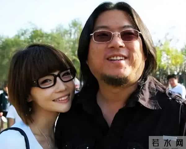 高晓松年龄-56岁高晓松与高中女友相约聚会，晒二人恋爱时合影，被嘲像两代人