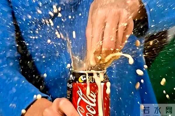 冰箱拿饮料爆炸