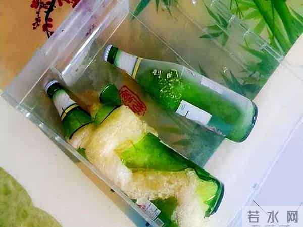 冰箱拿饮料爆炸