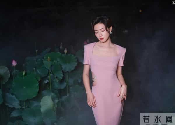 周冬雨王一博用歌声唤醒苏绣