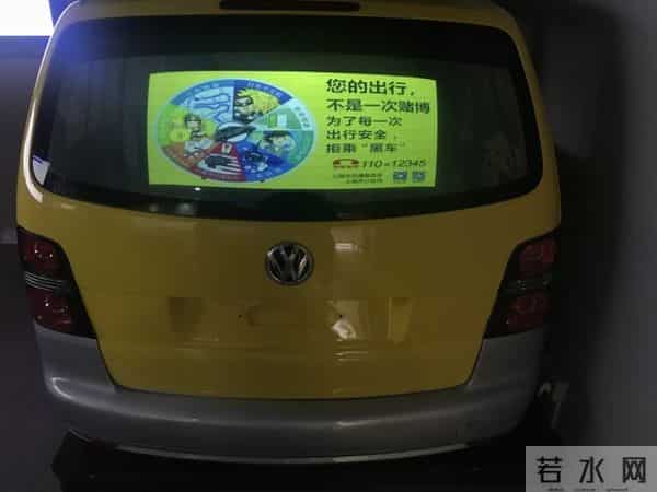 李子壬-「申城美」申城1万辆出租车后屏“暖心话” 每天拿出20%广告时段做公益