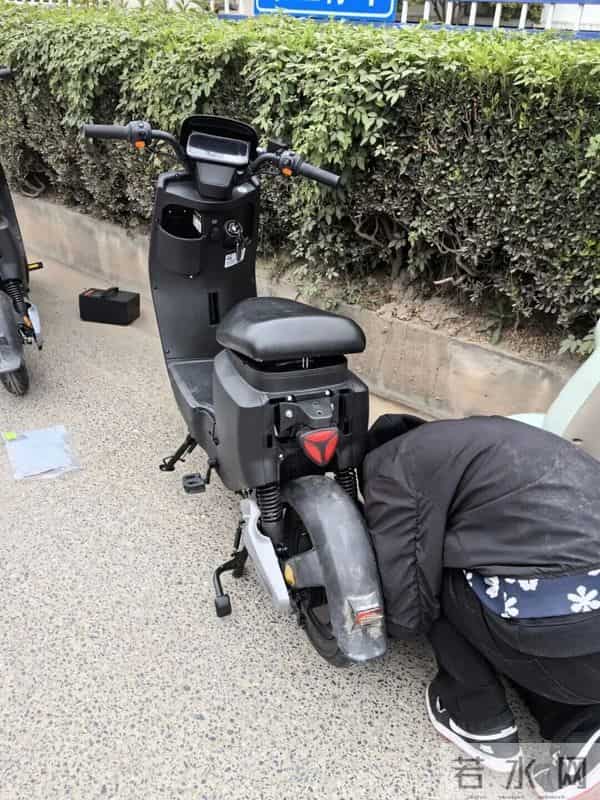 第十一回电影-直接在派出所违法改装?上海街头惊现“流水线”式造假,现场操作让人瞠目