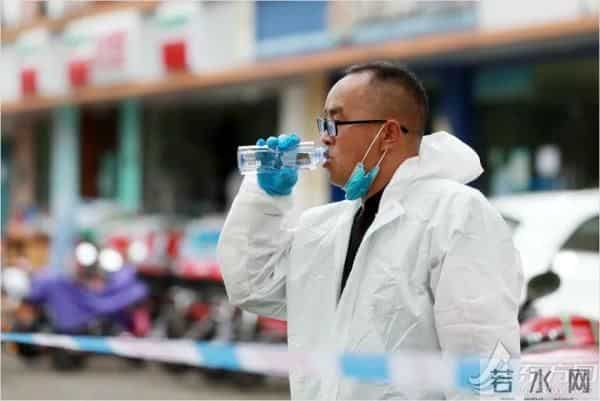 心圆西苑疫情-这波操作太暖心！直击心圆西苑小区封闭管理现场，隔离不隔爱