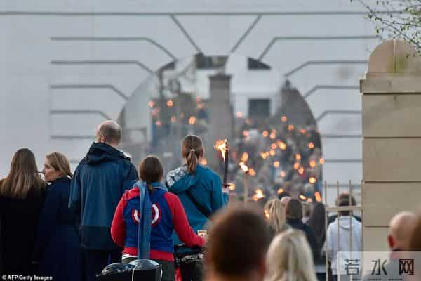 丹麦首富3子葬礼