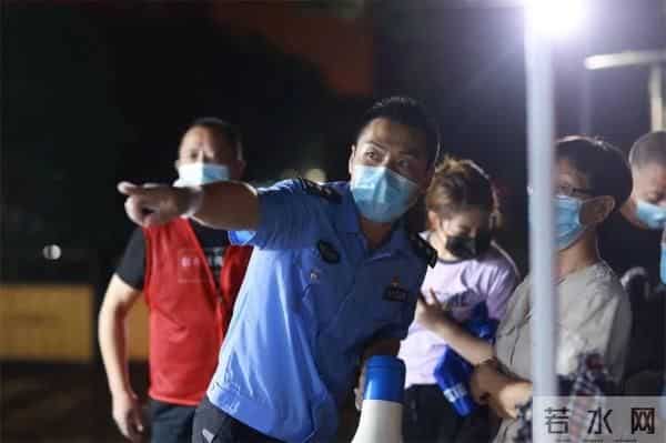 心圆西苑疫情-这波操作太暖心！直击心圆西苑小区封闭管理现场，隔离不隔爱