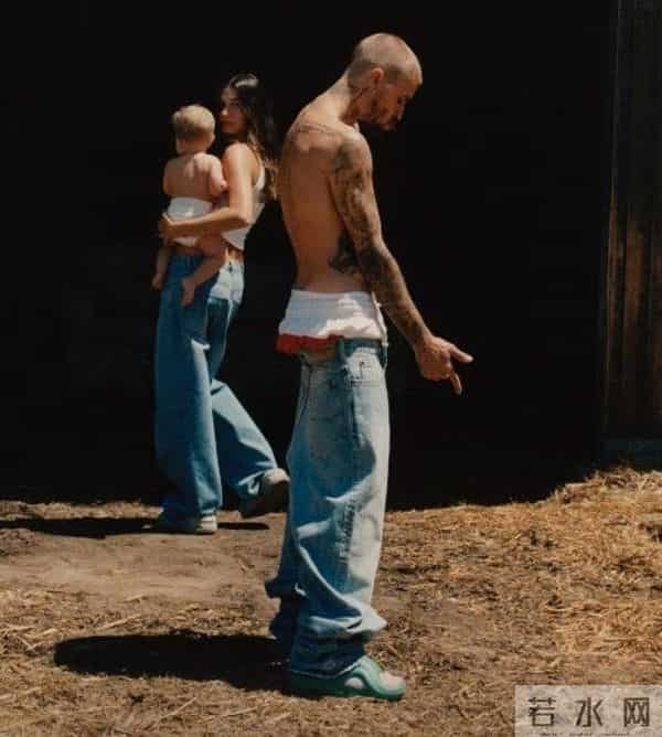 贾斯汀-比伯-31岁贾斯汀·比伯带妻儿发新专辑，裤腰卡臀部下，被嘲“长不大”