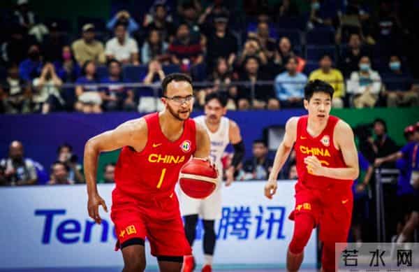 男篮世界杯现场观战的姚明脸色糟糕