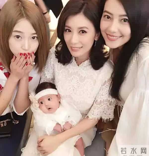 高圆圆看望贾静雯