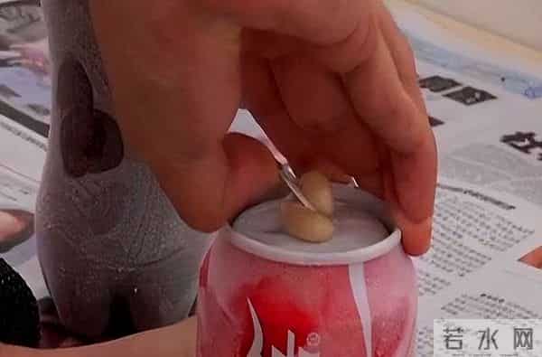 冰箱拿饮料爆炸