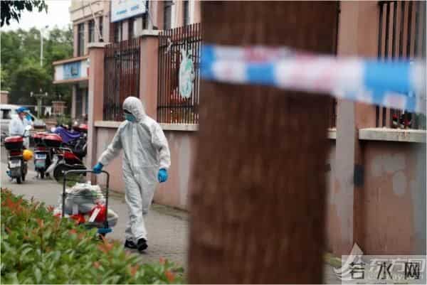 心圆西苑疫情-这波操作太暖心！直击心圆西苑小区封闭管理现场，隔离不隔爱