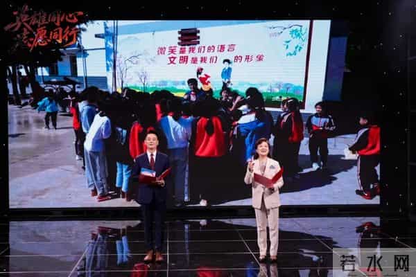 “永远跟党走”主题光影秀点亮上海