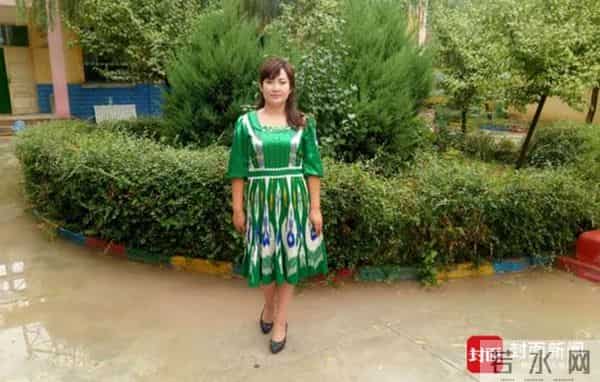 19年后抱着新疆“女儿”劝她不哭 成都“李爸爸”却湿了眼