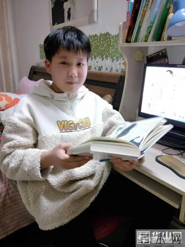 临渭区西张小学学生安中林:读《童年》有感