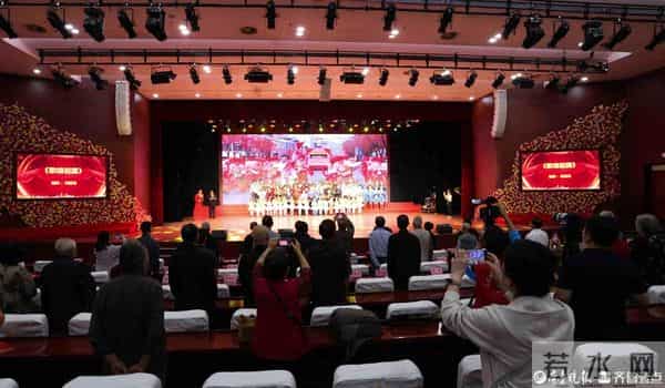 丹心颂祖国,高歌新征程