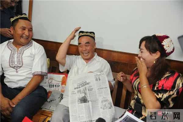 19年后抱着新疆“女儿”劝她不哭 成都“李爸爸”却湿了眼